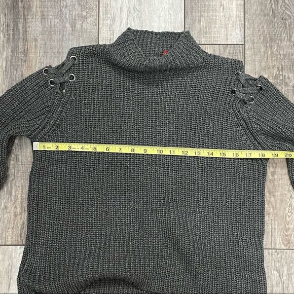 John + Jenn Lace Up Cold Shoulder Long Sleeve Sweater Dark Gray Size Medium - Picture 8 of 9